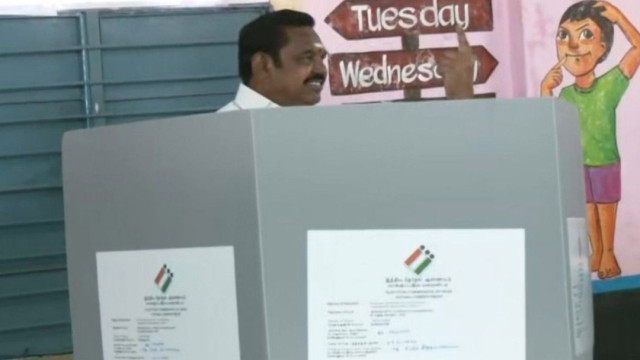 తమిళనాడులో పలుచోట్ల మొరాయించిన ఈవీఎంలు.. తొలి గంటల్లోనే ఓటేసిన స్టార్ హీరో అజిత్