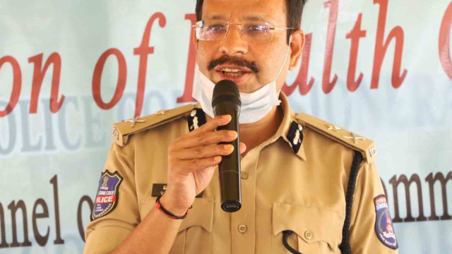 క్రికెట్‌లో ఉన్నట్లు రోడ్డుపై 'డీఆర్ఎస్' సిస్టం ఉండదు: సజ్జనార్ ట్వీట్