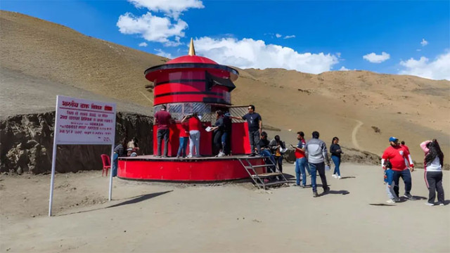 ప్రపంచంలోనే అత్యంత ఎత్తైన పోస్టాఫీస్.. ఇక్కడి నుంచి ఉత్తరం రాయడం ఓ మరపురాని అనుభూతి!