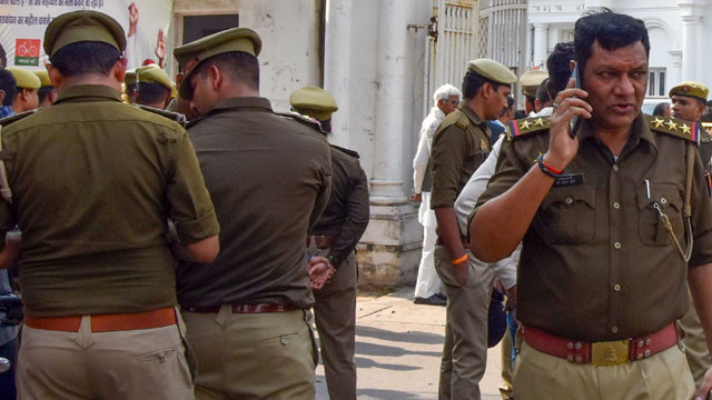 యమునలో స్నానం చేస్తుండగా వీడియోలు తీశారని విషం తాగిన ఇద్దరు బాలికలు