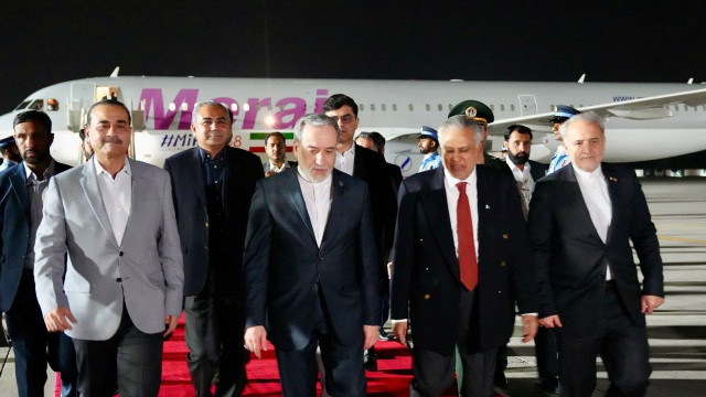 ఇస్లామాబాద్‌లో మునీర్‌తో ఇరాన్ విదేశాంగ మంత్రి అబ్బాస్ అరాఘ్చీ భేటీ