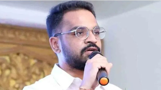 పులివెందుల పోలీస్ స్టేషన్‌లో సజ్జల భార్గవరెడ్డి విచారణ