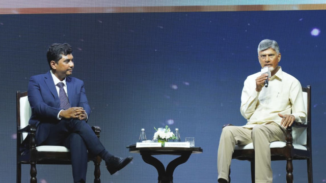 ముంబైలో చంద్రబాబుకు ‘బిజినెస్ రిఫార్మర్ ఆఫ్ ది ఇయర్’ అవార్డు ప్రదానం