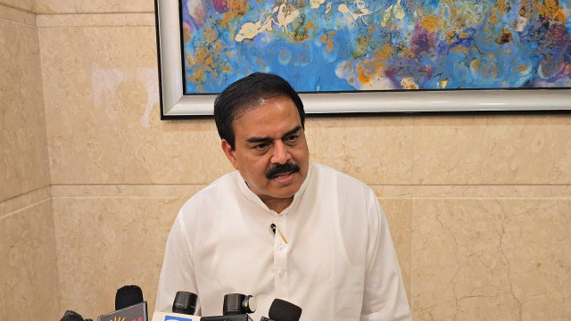 ఏపీలో పలు చోట్ల పెట్రోల్ బంకుల మూత... క్లారిటీ ఇచ్చిన మంత్రి నాదెండ్ల