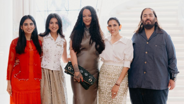 అంబానీ ఇంట రిహానా సందడి.. భారతీయ సంస్కృతికి ఫిదా!