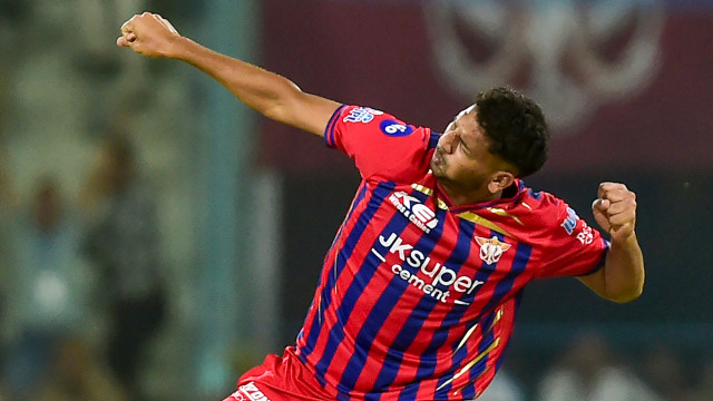 మొహ్సిన్ ఖాన్ 'పాంచ్' పటాకా... పరుగులు చేయలేక కోల్‌కతా విలవిల