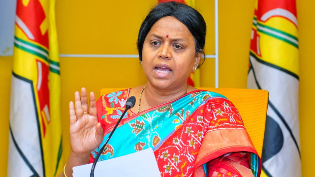 చేసేదేమీ లేక 'గూగుల్' క్రెడిట్ చోరీకి యత్నిస్తున్నారు: పంచుమర్తి అనురాధ