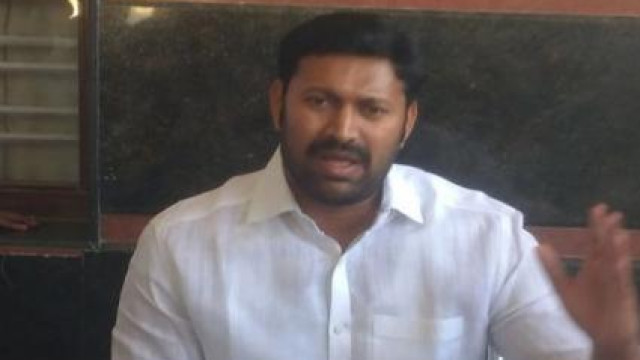 బ్లాక్ మార్కెట్ చేసే వాళ్లతో ప్రభుత్వం కుమ్మక్కయింది: అవినాశ్ రెడ్డి