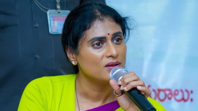 ఎక్కడా లేని ఇంధన కొరత ఏపీలోనే ఎందుకొచ్చింది?: షర్మిల