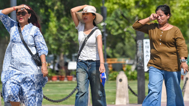 నిప్పుల కొలిమిలా తెలంగాణ.. వడదెబ్బ, పిడుగుపాటుతో నలుగురి మృతి