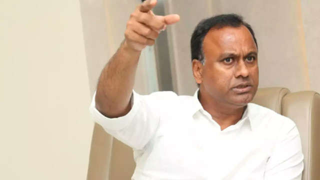 ఉద్యమకారుడైన తండ్రిని విమర్శించి కవిత మర్యాద పోగొట్టుకున్నారు: కోమటిరెడ్డి రాజగోపాల్ రెడ్డి