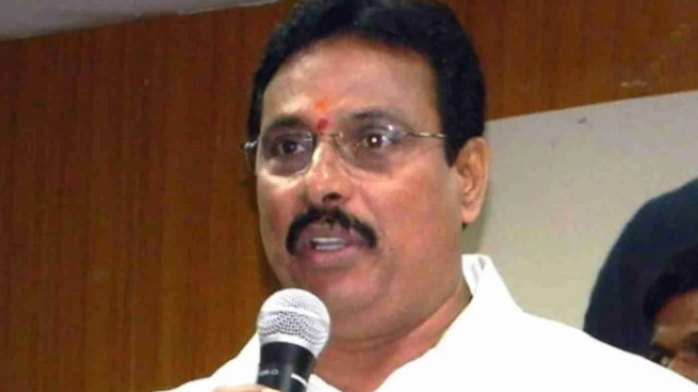 కవిత పార్టీ పెట్టడానికి ఇంటి గొడవలే కారణం: దానం నాగేందర్