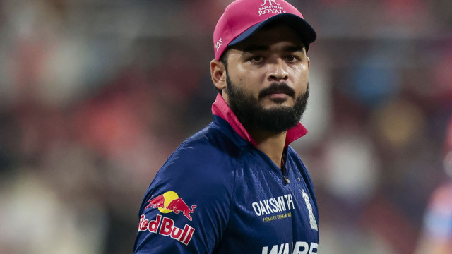 డ్రెస్సింగ్ రూమ్‌లో దమ్ము కొడుతూ దొరికిపోయిన రాజస్థాన్ కెప్టెన్ రియాన్ పరాగ్!