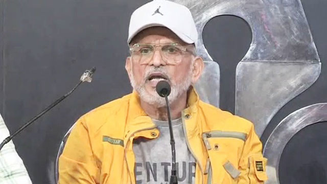 శృంగార సన్నివేశాల్లో కట్ చెప్పినా హీరోలు ఆగరు.. అన్నూ కపూర్ సంచలన వ్యాఖ్యలు