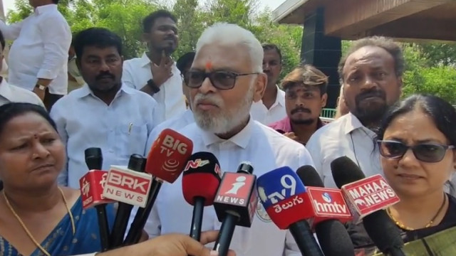 ఇడుపులపాయలోని వైఎస్సార్ సమాధి వద్ద అంబటి రాంబాబు ప్రతిజ్ఞ