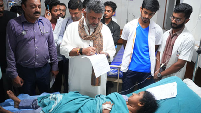 బెంగళూరులో భారీ వర్షానికి కుప్పకూలిన గోడ.. కేరళ టూరిస్టులు సహా ఏడుగురి మృతి