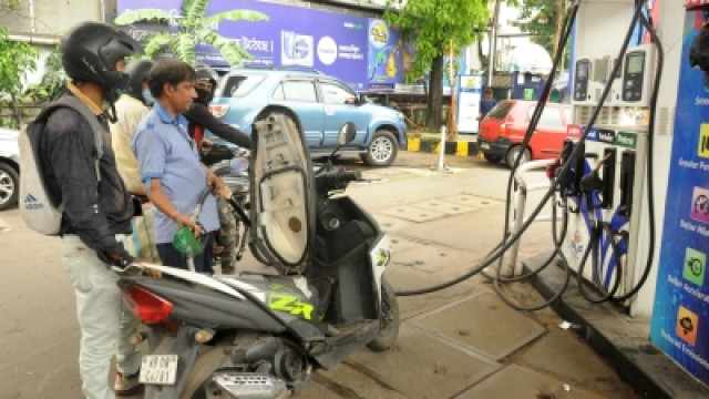 త్వరలో పెట్రోల్, డీజిల్ ధరలు పెరుగుతాయా?
