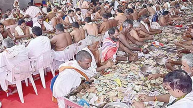 బెజవాడ కనకదుర్గమ్మ అమ్మవారికి రికార్డు స్థాయిలో ఆదాయం