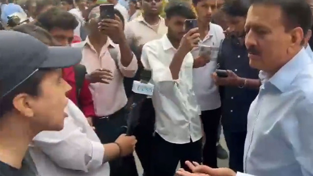 ‘నా భుజంపై తుపాకీ పెట్టొద్దు’: మంత్రిని నిలదీసిన వైరల్ మహిళ స్పందన