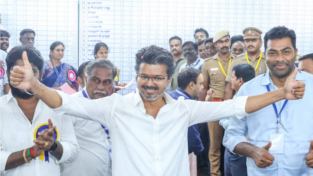 తొలి ఎన్నికల్లోనే విజయ్ డబుల్ హిట్... పోటీ చేసిన రెండు చోట్లా గెలుపు