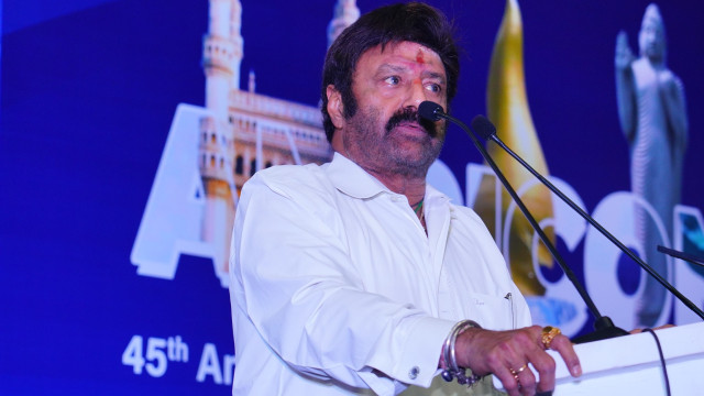 నటులు తలుచుకుంటే చరిత్ర తిరగరాయగలరని నిరూపించారు: విజయ్ కి బాలకృష్ణ అభినందనలు