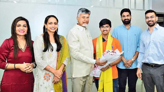 జేఈఈ మెయిన్స్ టాపర్లను అభినందించిన సీఎం చంద్రబాబు
