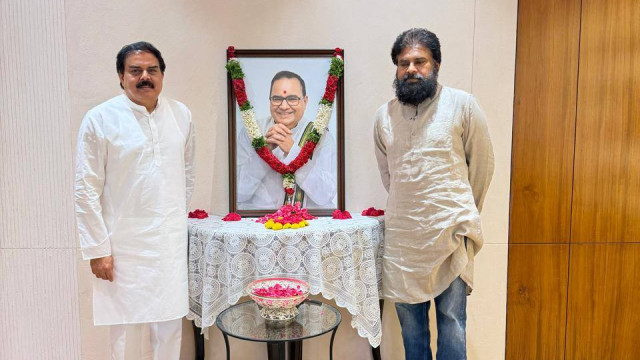 శస్త్రచికిత్స తర్వాత తొలిసారి బయటకొచ్చిన పవన్ కల్యాణ్