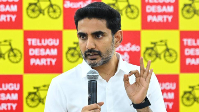 మా సొంత వాహనాల్లోనే వెళుతున్నాం, మా డబ్బుతోనే పర్యటిస్తున్నాం: నారా లోకేష్