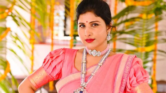 అలా చేస్తే కేసులు వాపస్: మంగ్లీకి న్యాయవాది సుబ్బారావు కీలక సూచన