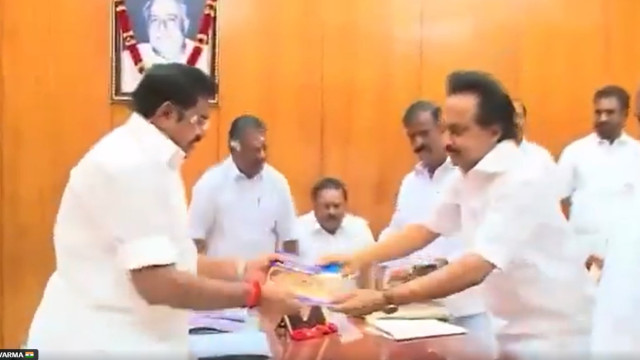 తమిళ రాజకీయాల్లో కొత్త ట్విస్ట్! విజయ్‌కు పోటీగా డీఎంకే, అన్నాడీఎంకే కలుస్తాయా?