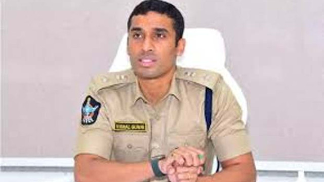 ఐపీఎస్ విశాల్ గున్నీకి హైకోర్టులో షాక్.. సస్పెన్షన్ కొనసాగింపు