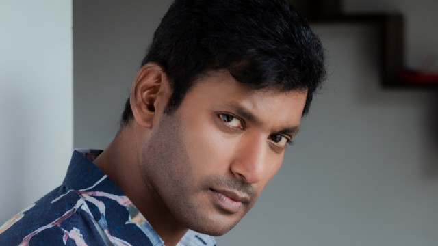 విజయ్ కి తమిళనాడు గవర్నర్ ఆ అవకాశం ఎందుకు ఇవ్వడంలేదు: విశాల్