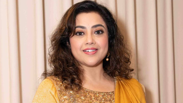 డ్రైవర్ లెస్ కారులో మీనా షికార్లు