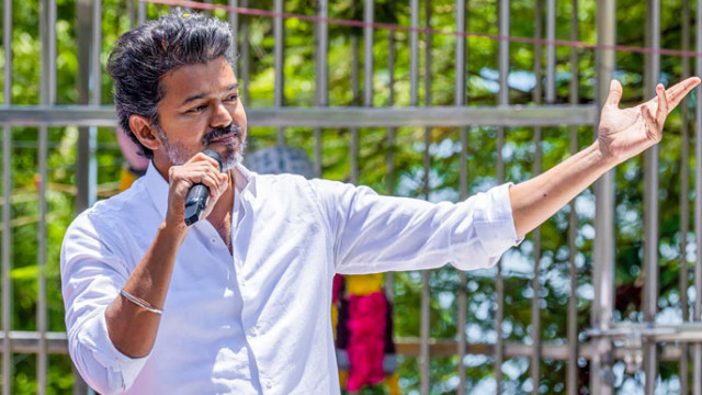 తమిళనాట రాజకీయ ఉత్కంఠ.. ఎమ్మెల్యేలతో విజయ్ కీలక భేటీ