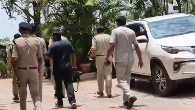 హైదరాబాద్‌లో రిటైర్డ్ ఐపీఎస్ అధికారి భార్య దారుణ హత్య