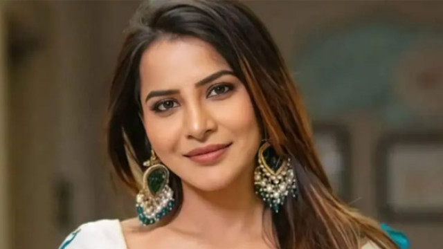 ఎన్నారై మోసం కేసు.. నటి అషురెడ్డికి హైకోర్టులో ఎదురుదెబ్బ