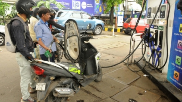 అమెరికా, ఇరాన్ యుద్ధం... చమురు కంపెనీలకు రూ.30 వేల కోట్ల నష్టం