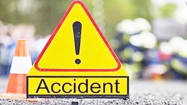 నెల్లూరు జిల్లాలో ట్రావెల్స్ బస్సు బోల్తా