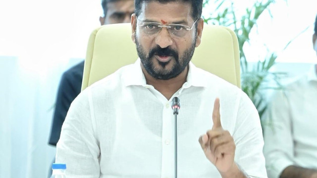 ట్రాఫిక్ నియంత్రణకు కేవలం రోడ్ల విస్తరణే సరిపోదు: రేవంత్ రెడ్డి