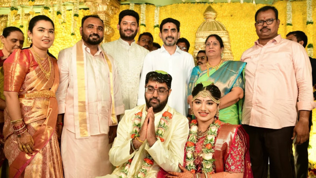 ఏపీ ప్రభుత్వ సలహాదారు వేమూరు రవికుమార్ తనయుడి వివాహ వేడుకకు హాజరైన మంత్రి నారా లోకేష్