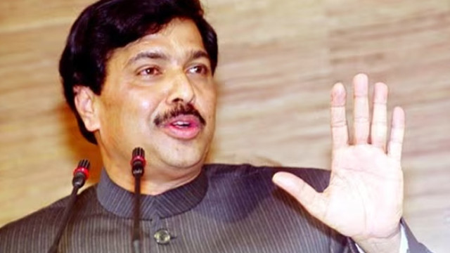 తమిళనాడులో రాజకీయ గందరగోళం.. మళ్లీ వైరల్ అవుతున్న ప్రమోద్ మహాజన్ 30 ఏళ్ల నాటి స్పీచ్!
