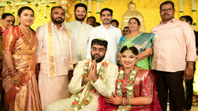 వివాహ వేడుకకు హాజరై.. ఇంద్రకీలాద్రి అమ్మవారిని దర్శించుకున్న మంత్రి లోకేశ్‌