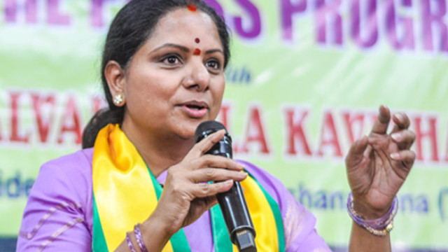 గుంటనక్క కమీషన్లు మింగేసింది.. బీఆర్ఎస్‌పై కవిత తీవ్ర ఆరోపణలు