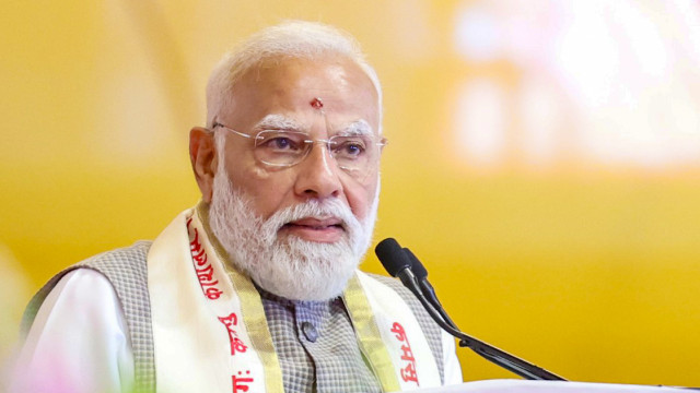 హైదరాబాద్ చేరుకున్న ప్రధాని మోదీ... బేగంపేట ఎయిర్ పోర్టులో ఘనస్వాగతం