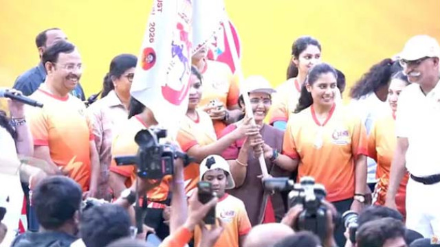 హైదరాబాద్‌లో ఎన్టీఆర్ ట్రస్ట్ తలసేమియా రన్.. జెండా ఊపి ప్రారంభించిన భువనేశ్వరి