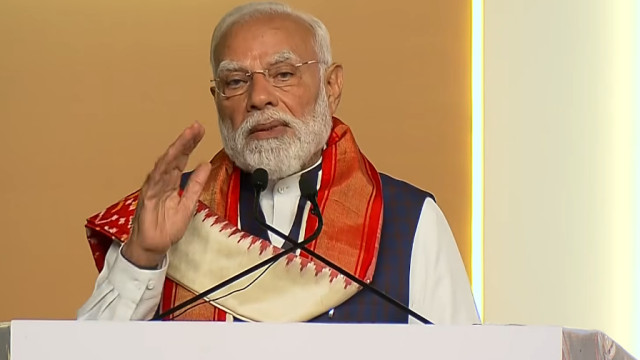 తెలంగాణ ప్రజలను గమనిస్తున్నాను... ఈసారి వచ్చేది బీజేపీనే: ప్రధాని మోదీ