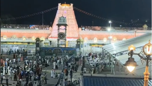 తిరుమలలో హెవీ రష్... కృష్ణతేజ గెస్ట్ హౌస్ వరకు క్యూలైన్లు