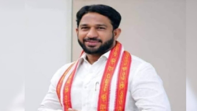పోలీసుల ముందు లొంగిపోయిన వైసీపీ నేత నిత్యానందరెడ్డి