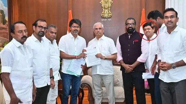 తమిళ రాజకీయాల్లో తెలుగు వ్యక్తి.. విజయ్ వెనుక ఉన్న విష్ణురెడ్డి ఎవరు?