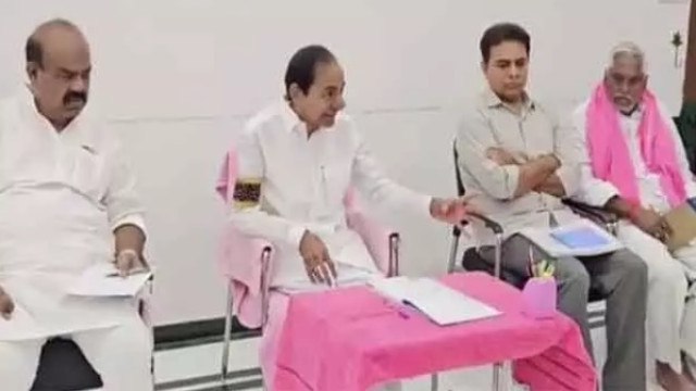 బీఆర్ఎస్ కీలక నేతలతో కేసీఆర్ భేటీ